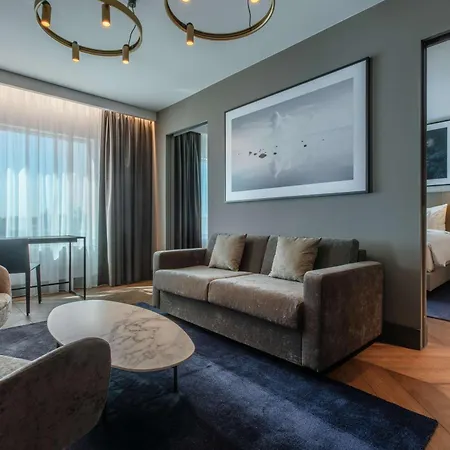 Radisson Collection Hotel, Hotel
