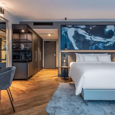Radisson Collection Hotel, Hotel