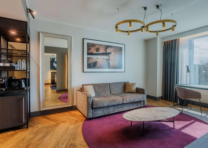 מלון Radisson Collection Hotel, 5*