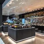 Radisson Collection Hotel, Hotell
